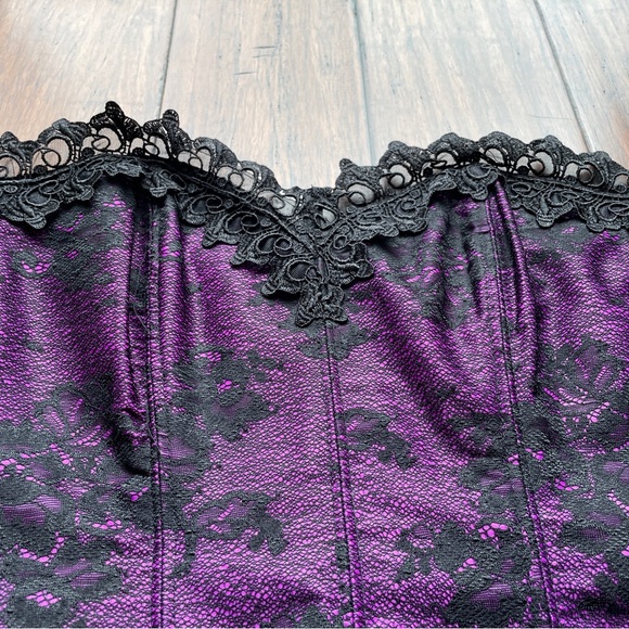 Vintage Frederick’s of Hollywood Purple and Black Lace Mesh Back Boned Corset - Picture 2 of 4
